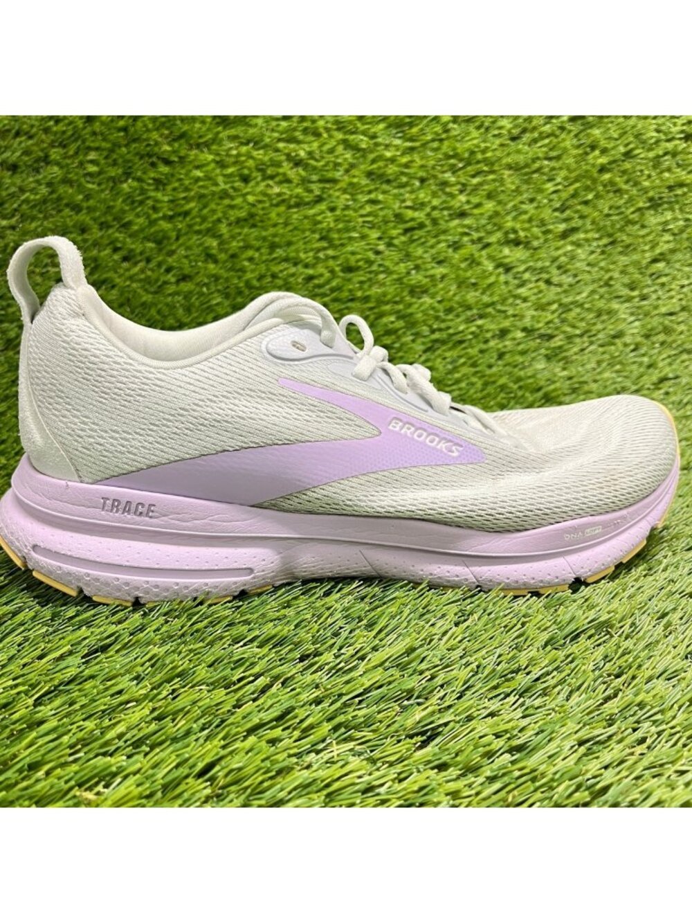 Brooks Trace 4 Women Size 10 Gray Purple Athletic Running Walking Shoes Sneakers